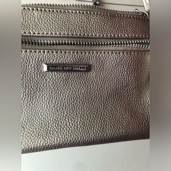♦️ Dana Buchman | Cute Silver Wristlet - Picture 2 of 4